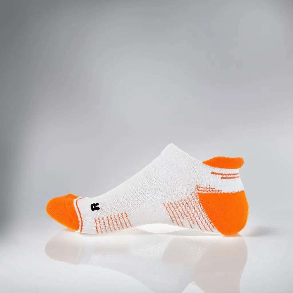 Tennis low-cut socks in white and orange, featuring breathable mesh for summer.